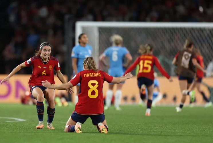اولین جام اسپانیایی‌ها؛ انگلیس دست‌خالی به خانه رفت