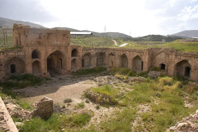 کاروانسرای چنارراهدار در خطر نابودی