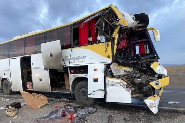 ۵ کشته در برخورد اتوبوس با ۸ خودرو