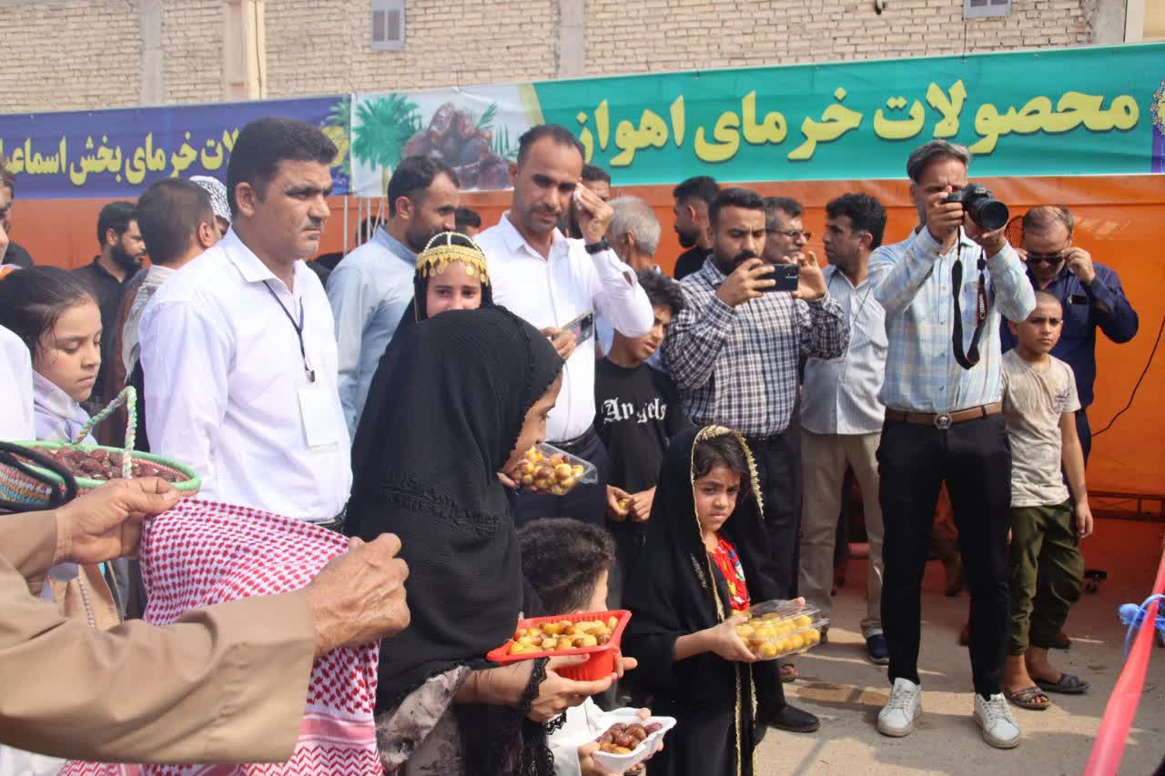 سکوتی به بلندای نخل،لذتی به شیرینی خرما+گزارش تصویری