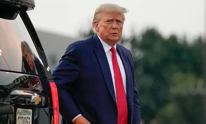 «ترامپ» با وثیقه آزاد شد؛ ژست جالب در زندان +عکس