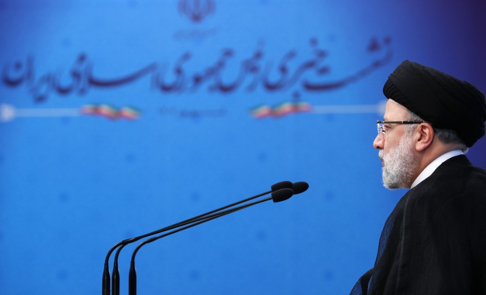 تغییر سخنان «رئیسی» درباره پول بلوکهشده با یک کاغذ +ویدیو تغییر سخنان «رئیسی» درباره پول بلوکهشده با یک کاغذ +ویدیو