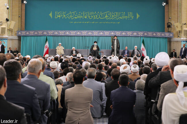 دیدار جمعی از مسوولان و سفرای کشور‌های اسلامی با رهبر انقلاب