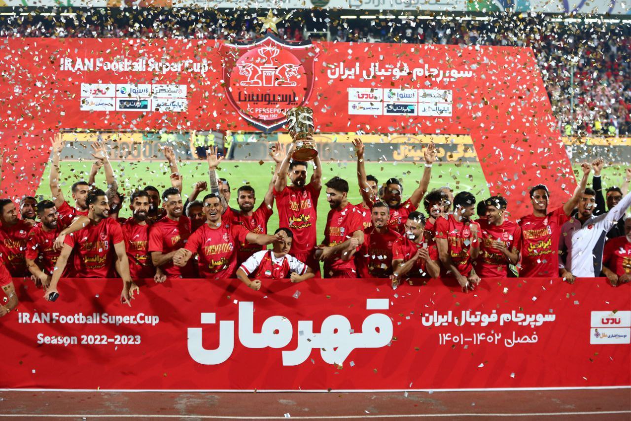 اعتراض یک استقلالی؛ جام‌ها را به پرسپولیس بدهید!