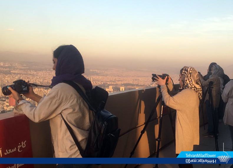 تور عکاسی دانشجویان در برج میلاد