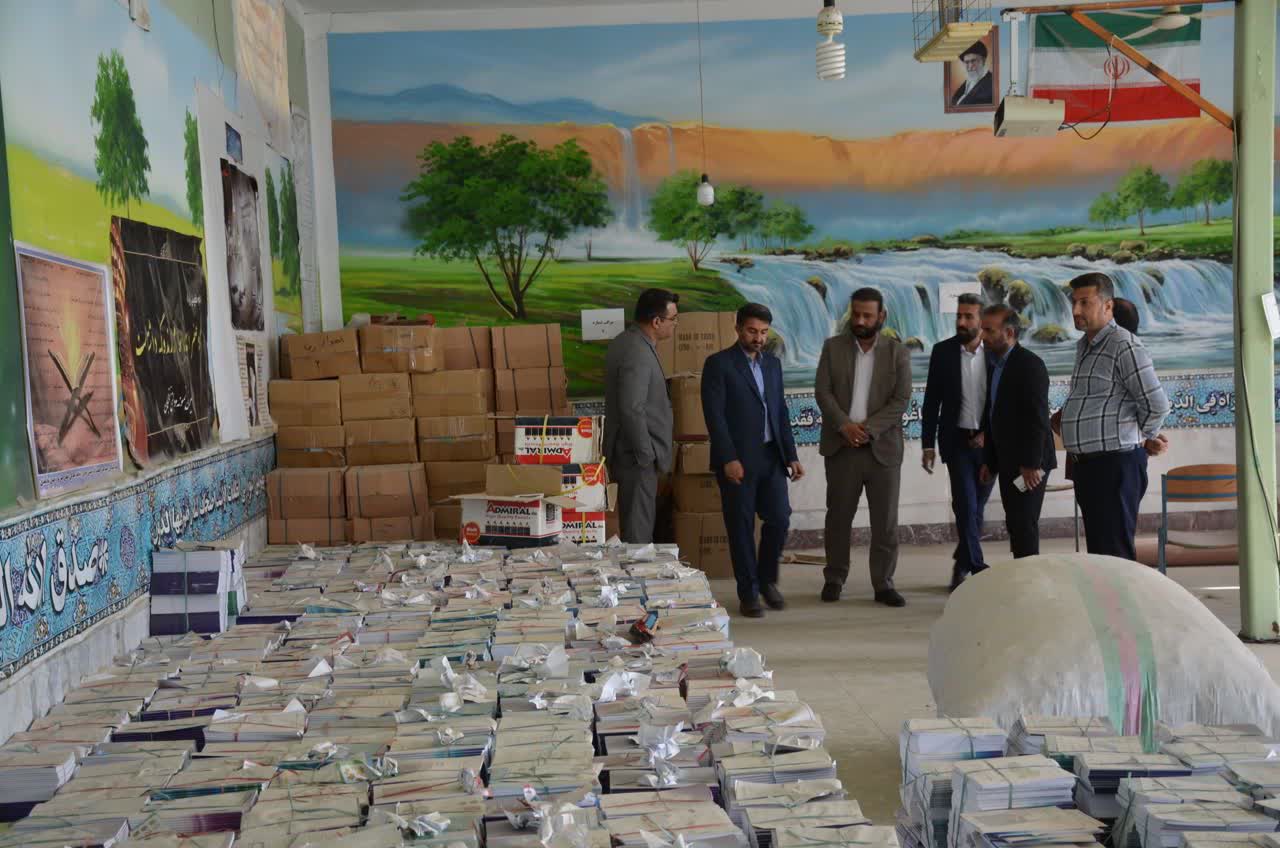 توزیع ۱۰ هزار بسته نوشت افزار در آبادان و خرمشهر