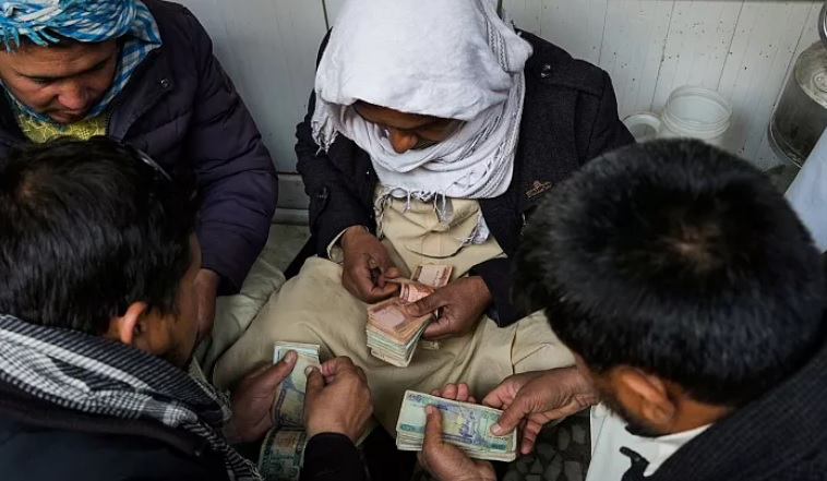 قیمت دلار در افغانستان ریخت؛ هر افغانی ۷۰۰ تومان!