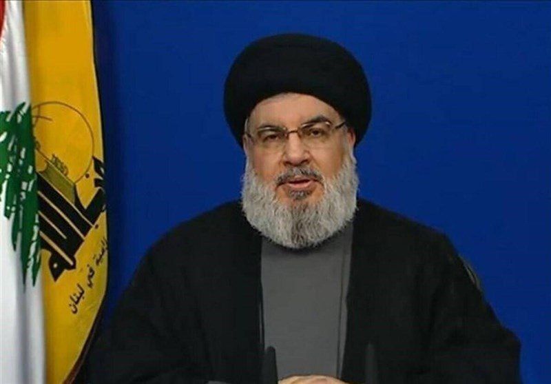 دبیرکل حزب‌الله در مراسم بزرگداشت شهدای حمله اسرائیل سخنرانی می‌کند