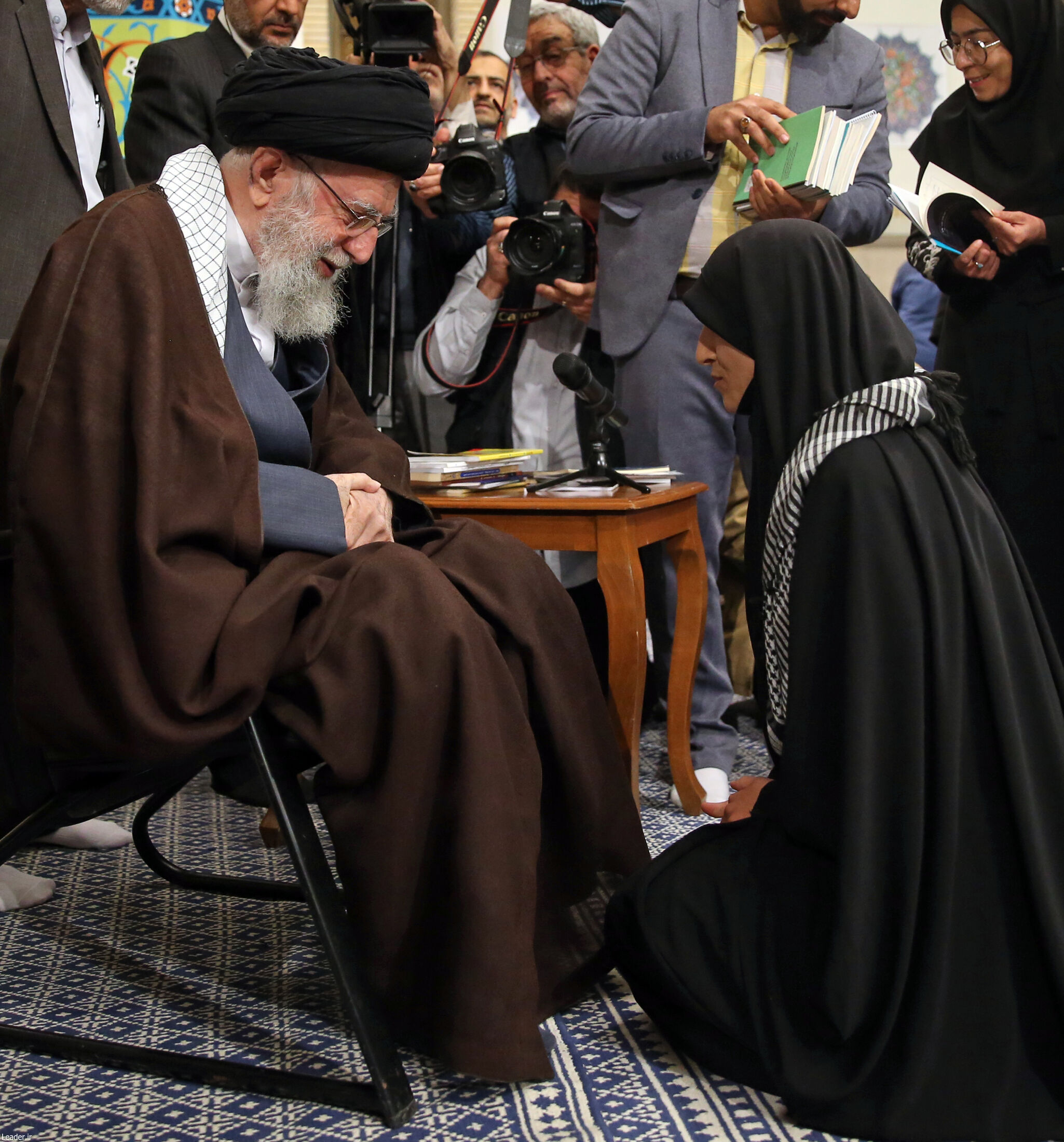 دیدار شاعران با رهبر انقلاب