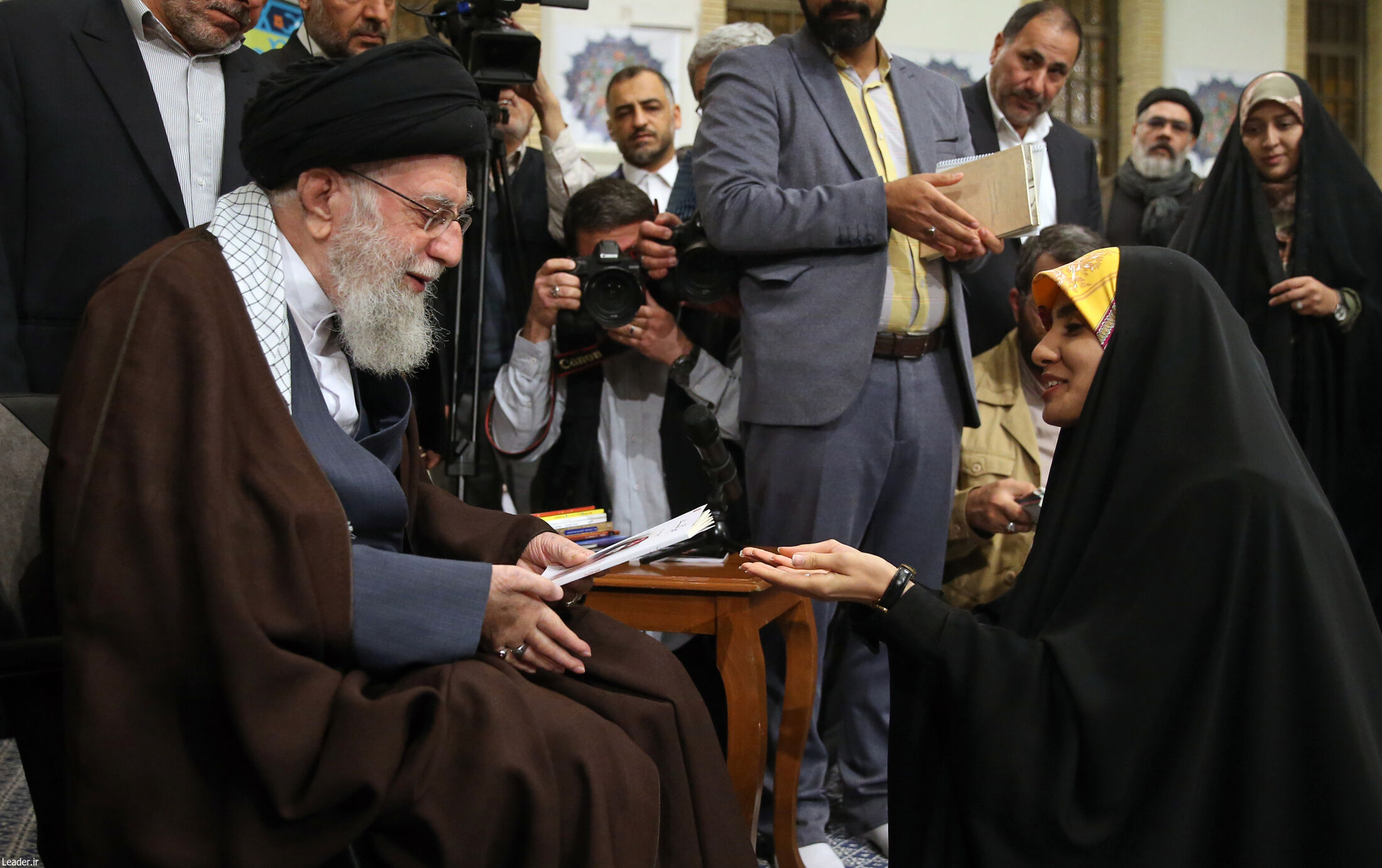 دیدار شاعران با رهبر انقلاب
