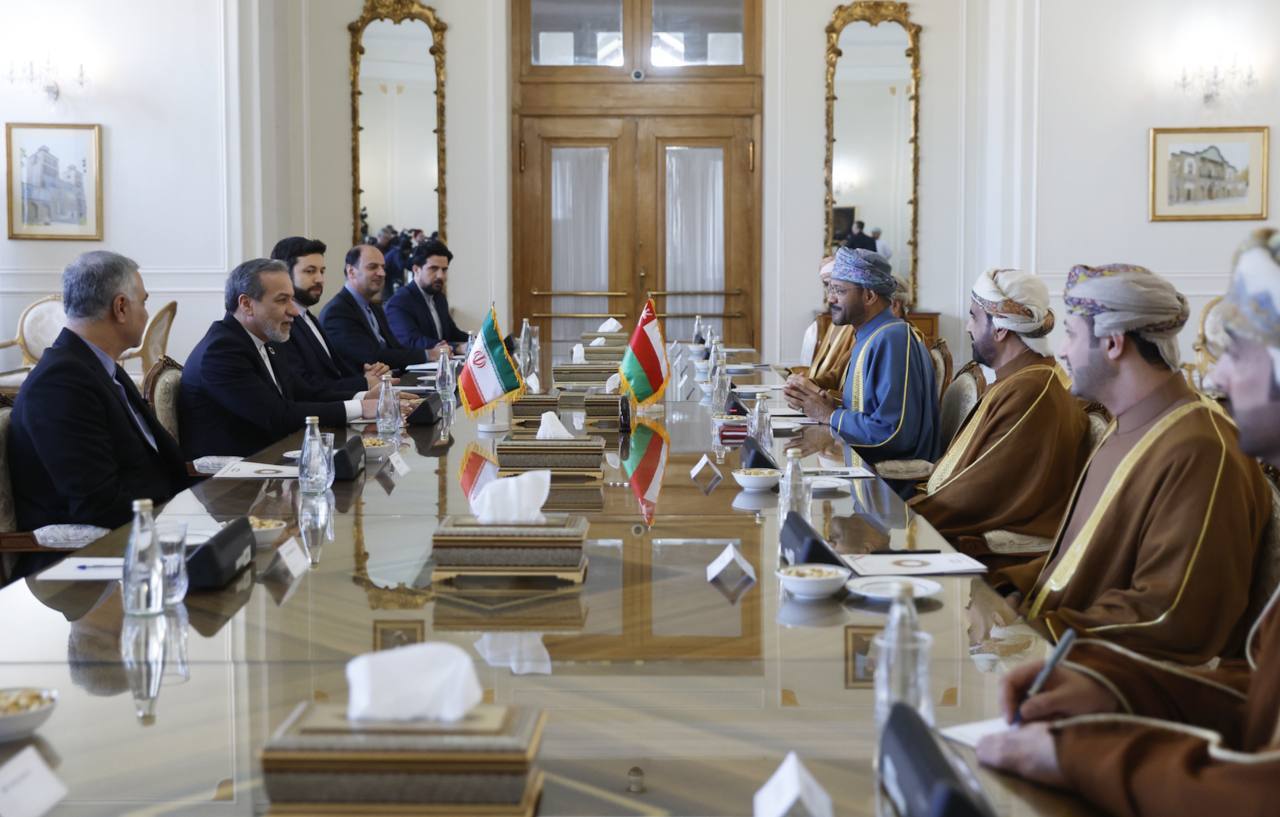استقبال عراقچی از وزیرخارجه عمان در تهران