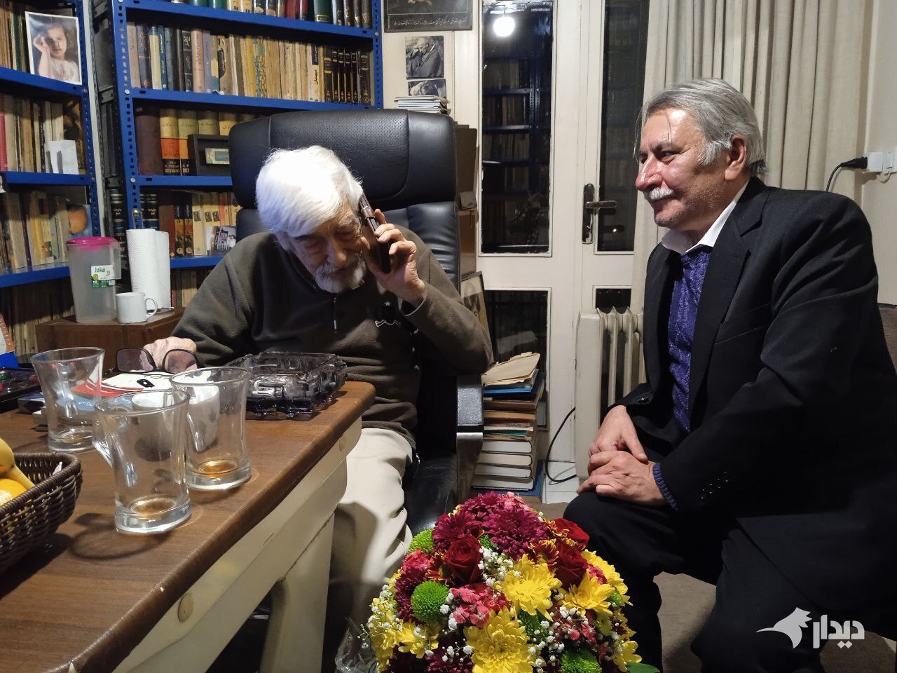 چای؛ و گپی داغ با پرویز خان خرسند؛ مردی دردمند از خراسان درخانه‌ کوچک و ابری‌اش/ پرویز خرسند: «نه؛ درانت‌های شبیم!»