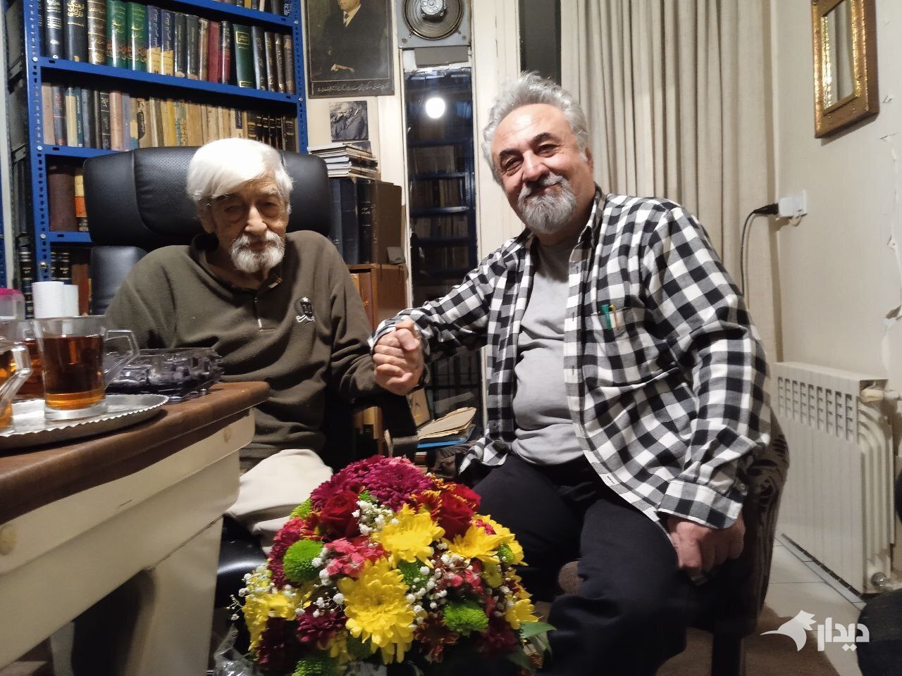 چای؛ و گپی داغ با پرویز خان خرسند؛ مردی دردمند از خراسان درخانه‌ کوچک و ابری‌اش/ پرویز خرسند: «نه؛ درانت‌های شبیم!»