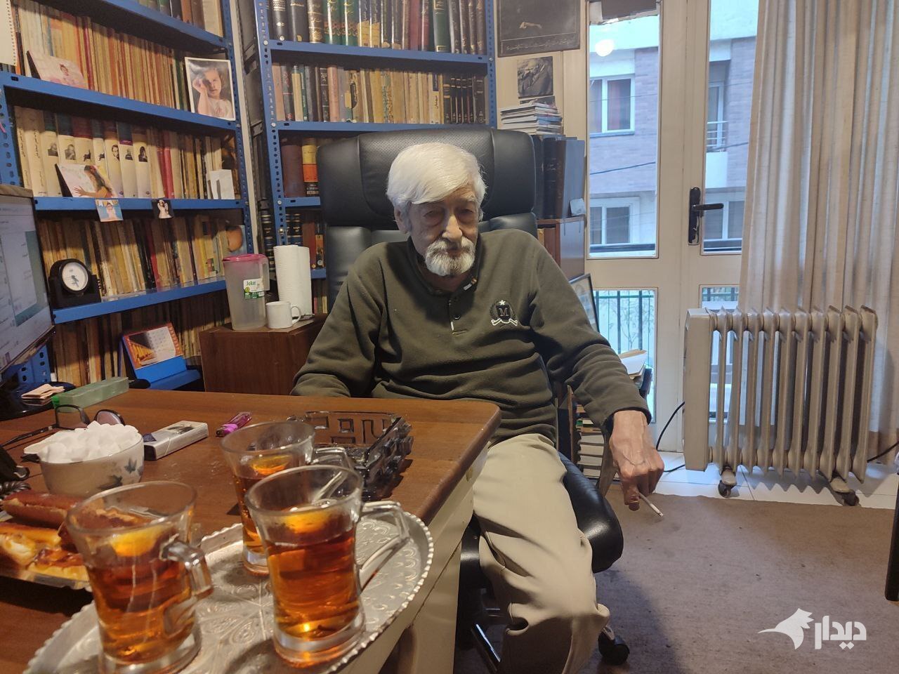 چای؛ و گپی داغ با پرویز خان خرسند؛ مردی دردمند از خراسان درخانه‌ کوچک و ابری‌اش/ پرویز خرسند: «نه؛ درانت‌های شبیم!»
