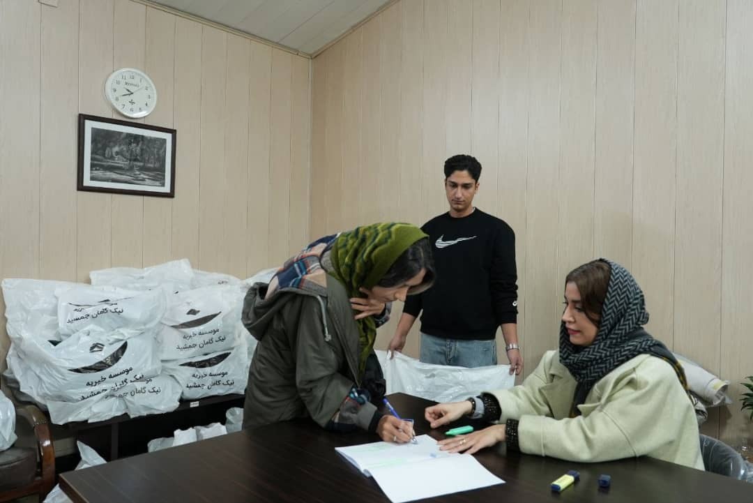 اهدای ۳۷۰۰ دست لباس گرم به کودکان و زنان سرپرست خانوار در ۸ استان کشور