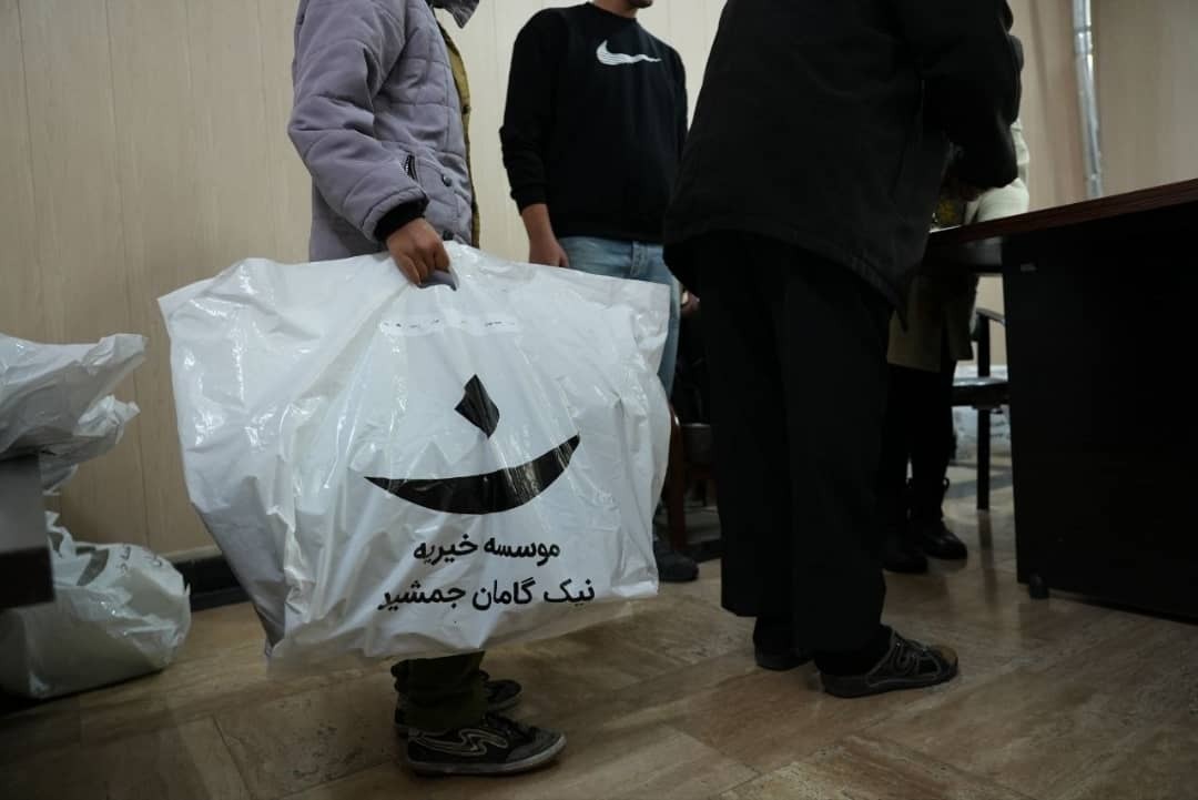اهدای ۳۷۰۰ دست لباس گرم به کودکان و زنان سرپرست خانوار در ۸ استان کشور