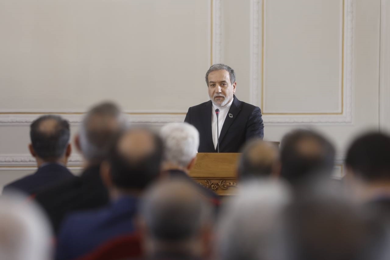 عراقچی: دیپلماسی و میدان همدیگر را تکمیل می‌کنند