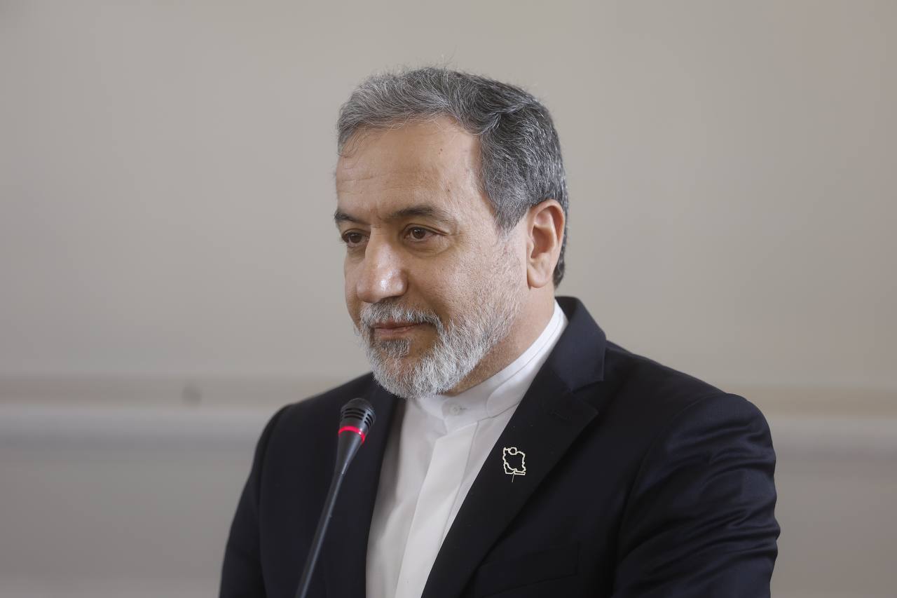 عراقچی: دیپلماسی و میدان همدیگر را تکمیل می‌کنند