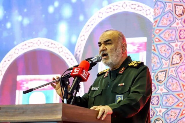 سلامی: حاج قاسم با دشمنان خود با جوانمردی رفتار می‌کرد
