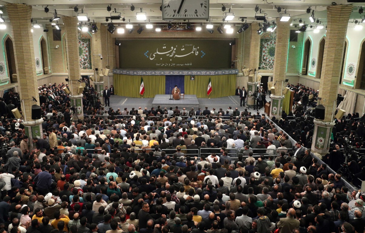 رهبر انقلاب: جمهوری اسلامی نیازی به نیروی نیابتی ندارد/ احمق‌ها بوی کباب شنیده‌اند