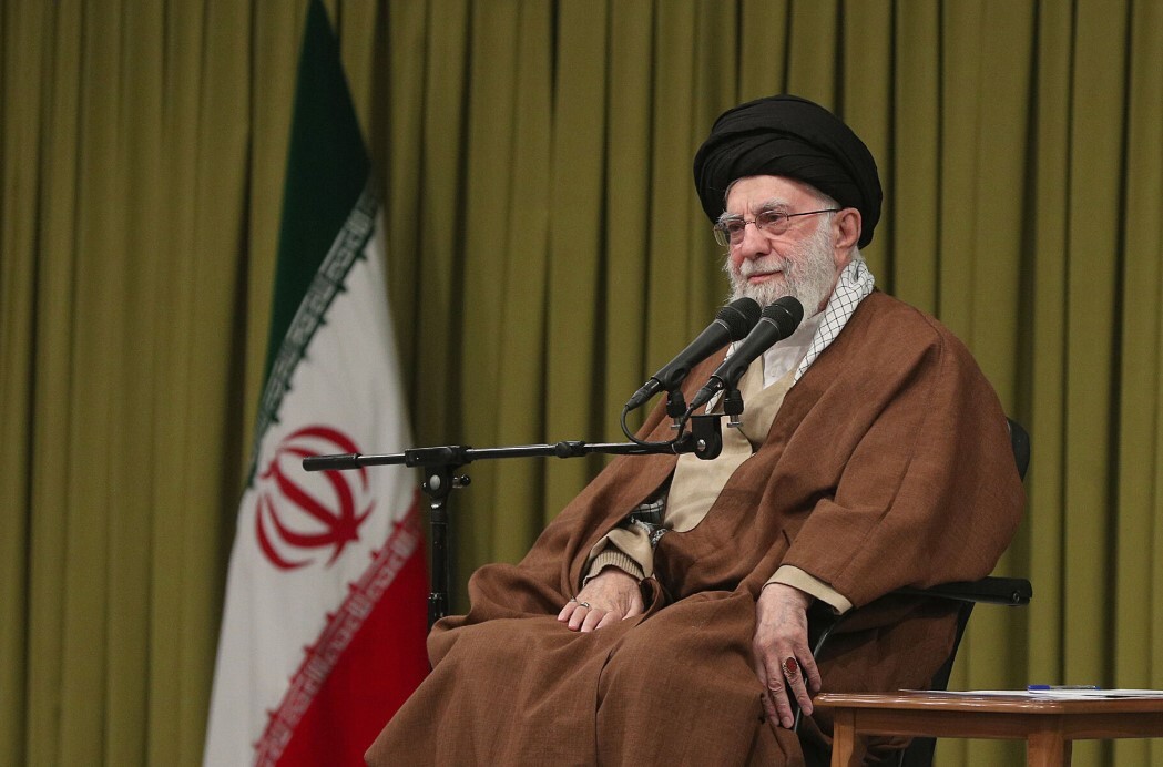 رهبر انقلاب: جمهوری اسلامی نیازی به نیروی نیابتی ندارد/ احمق‌ها بوی کباب شنیده‌اند