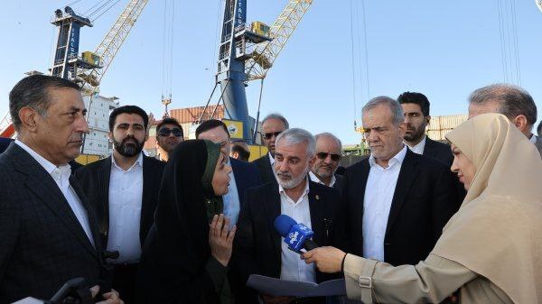 پزشکیان از بندر شهید بهشتی چابهار بازدید کرد