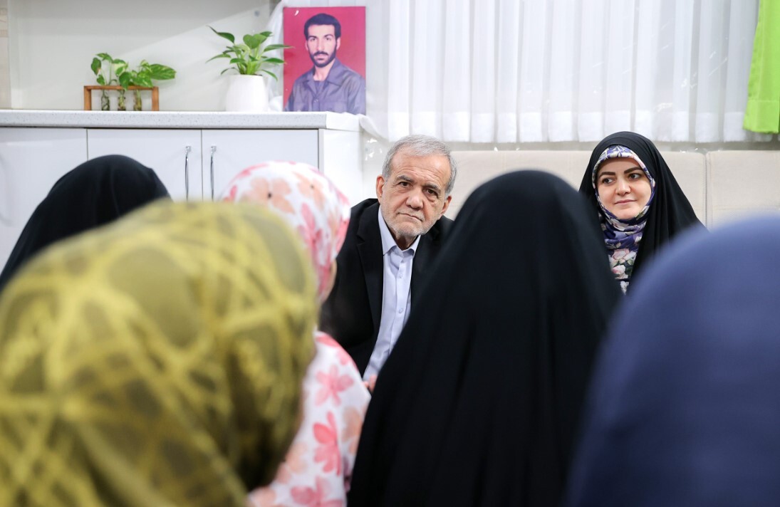 بازدید رئیس‌جمهور از دو مرکز نگهداری کودکان و نوجوانان بی‌سرپرست