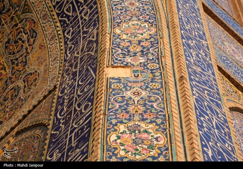 فروپاشی گچ‌بری‌ و کاشی‌کاری‌های مسجد اصفهان! +عکس