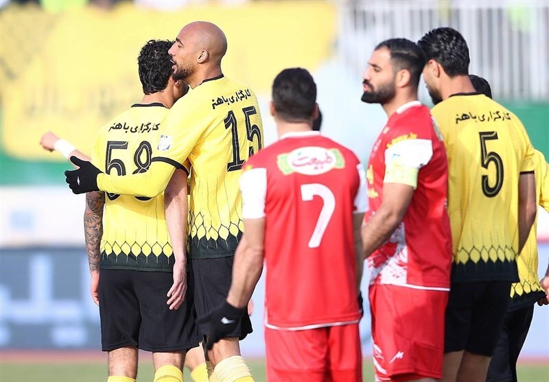 گزارش زنده: سپاهان ۱ - ۰ پرسپولیس/ پایان نیمه‌اولی که جذاب نبود
