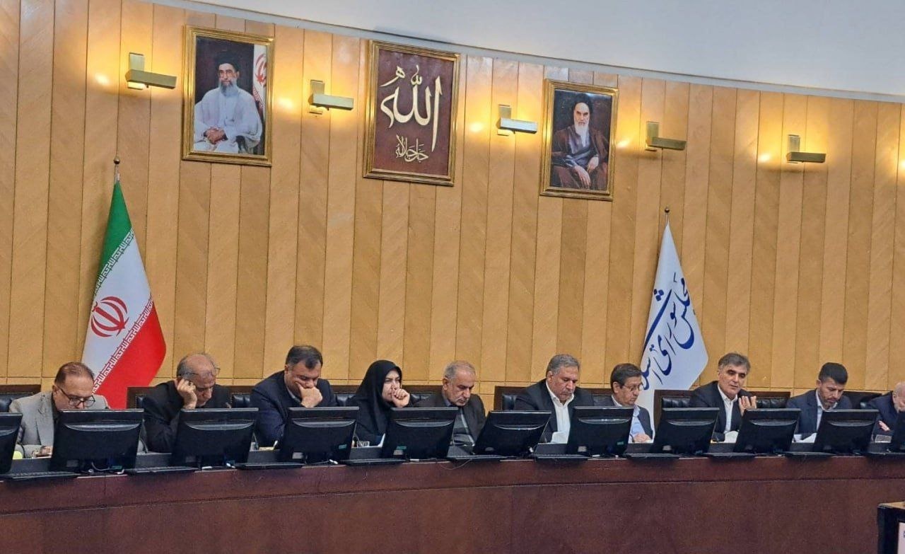 بررسی افزایش نرخ ارز با حضور فرزین و همتی