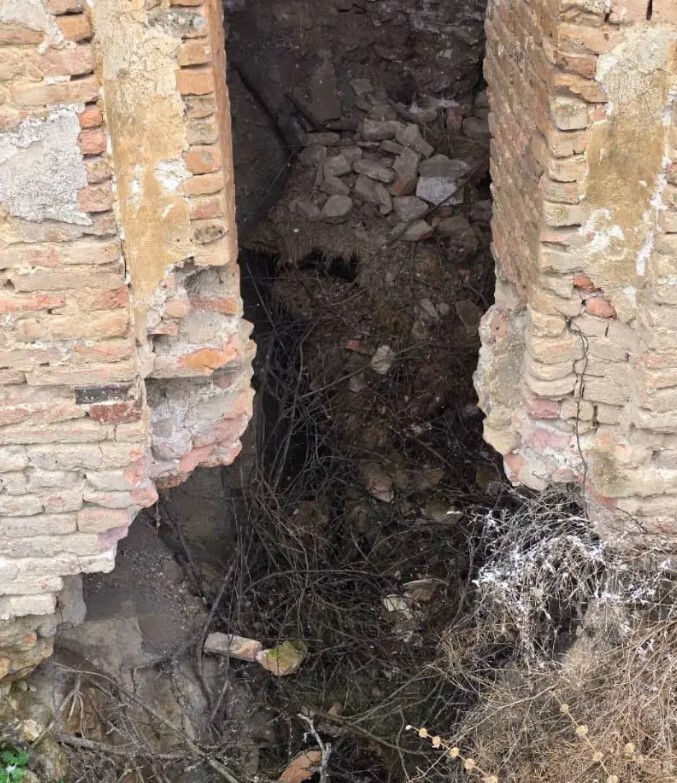 بنای ۹۰۰ ساله در خطر ریزش