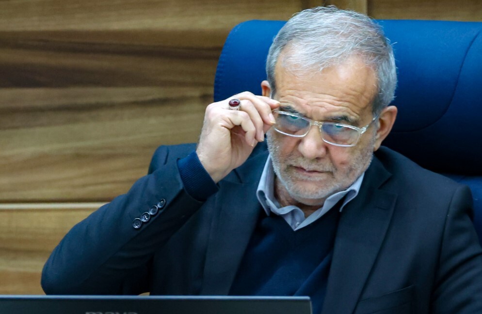 پزشکیان: به عنوان یک پیرو ولایت فقیه، باید برای تحقق سند چشم‌انداز تلاش کنیم/ اگر کشور خراب شود، ما آن را تخریب کرده‌ایم