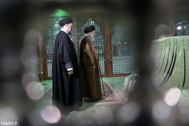 حضور رهبر انقلاب در حرم امام و گلزار شهدا