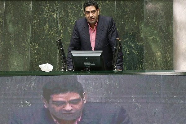 مشکل مملکت ما با حمله به ظریف و روسای قوا حل می‌شود؟