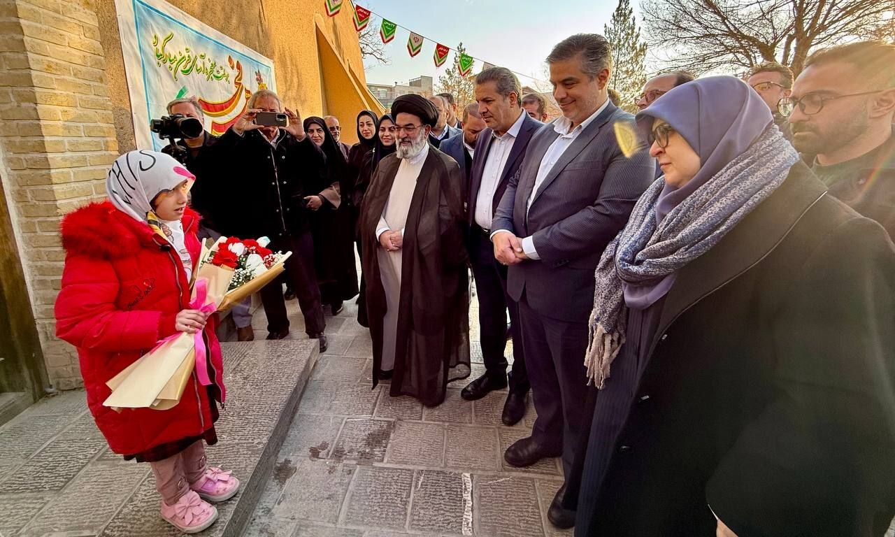 سفر سخنگوی دولت به مرکزی برای بازدید از بیت امام و افتتاح مدرسه