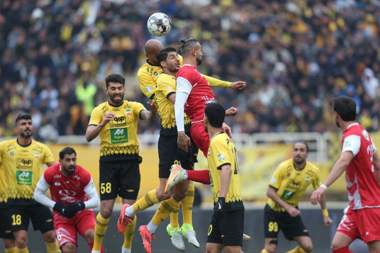 گزارش زنده: سپاهان ۱ - ۱ پرسپولیس/ پایان نیمه‌اول