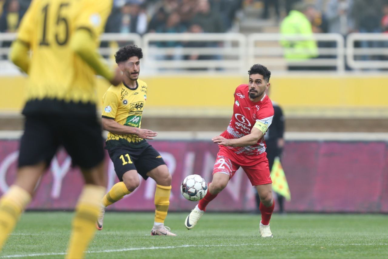 گزارش زنده: سپاهان ۱ - ۱ پرسپولیس/ پایان نیمه‌اول