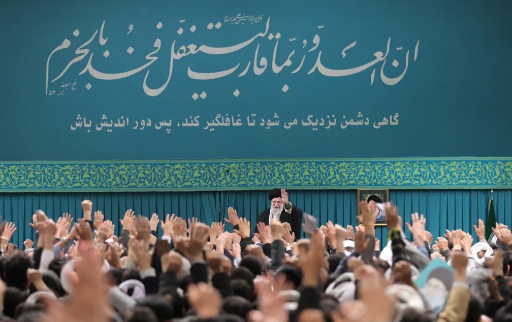 آیت‌الله خامنه‌ای: مردم مشکلات و توقعات به حقی دارند/ وسوسه دشمن نتوانسته دل مردم را تکان بدهد