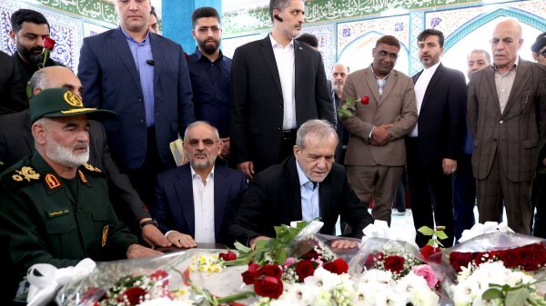 پزشکیان در دیدار با مردم خوزستان؛ قول می‌دهم مشکلات را با جدیت پیگیری کنیم