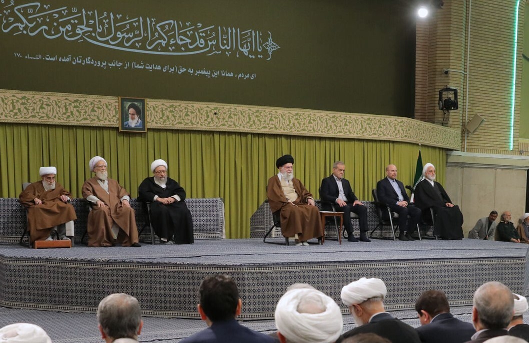 رهبر انقلاب: دولت آمریکا زیر نفوذ قدرتمندان مالی دنیاست/ غزه، اسرائیل را به زانو درآورد
