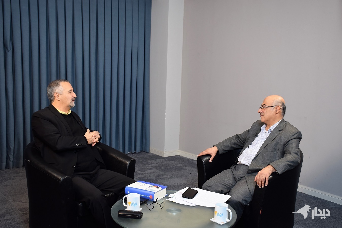 در مزیت و درخشش پیش نویس قانون اساسی ۵۸ همین بس که حاکمیت از آن مردم بود و در آن هیچ مقام غیرپاسخگو وجود نداشت