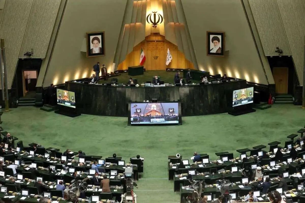 جلسه علنی مجلس؛ بررسی طرح استیضاح وزیر اقتصاد