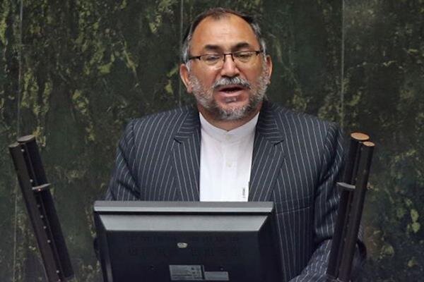 نماینده مجلس: سکوت در برابر وضع موجود و تنگناهای اقتصادی و معیشتی مردم، خیانت است