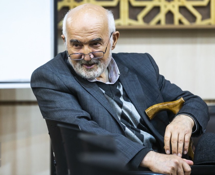 احمد توکلی: فساد یقه سفیدان تشکل‌های سازمان یافته، به شکل قانونی نیرو‌های درحال مبارزه را به انفعال می‌کشاند/برای نجات جمهوری اسلامی راهی جز پیگیری رفع تحریم نیست