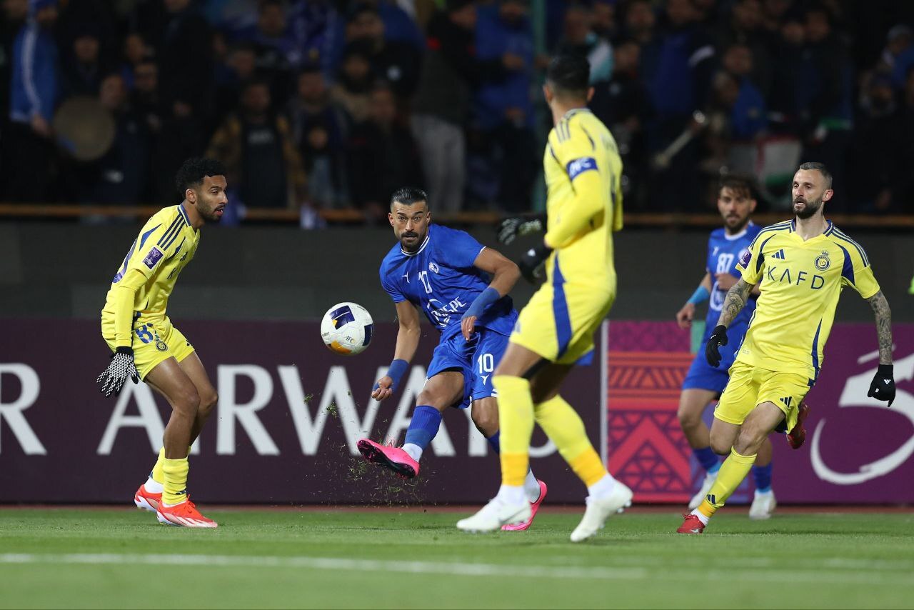 گزارش زنده: استقلال ۰ - ۰ النصر/ پایان نیمه‌اول/ مالکیت ۷۱ درصدی النصر! +عکس