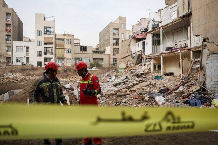 حادثه در خیابان طالقانی؛ ساختمان ۴ طبقه فرو ریخت