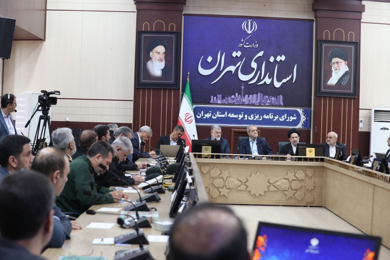 پزشکیان: با دستور و بگیر و ببند که مشکل حل نمی‌شود/ به دیدار رهبر انقلاب می‌روم