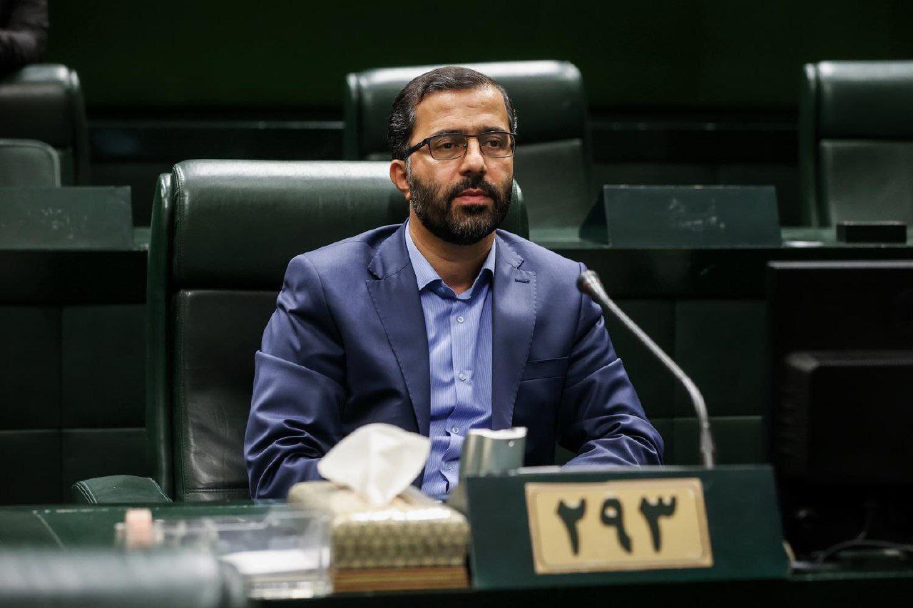 وزیر کار از افزایش ۵۰ درصدی حقوق کارگران حمایت کند