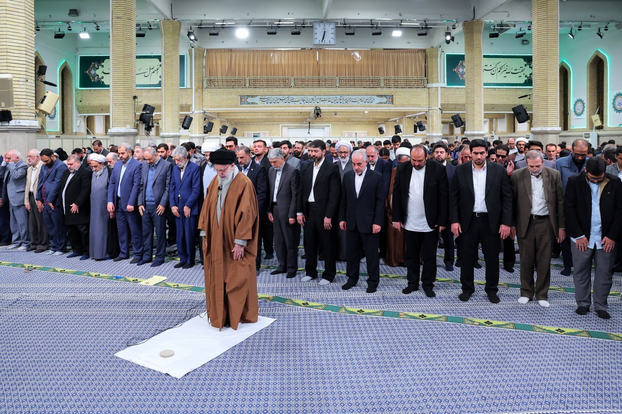 دیدار جمعی از شاعران و اهالی فرهنگ با رهبر انقلاب