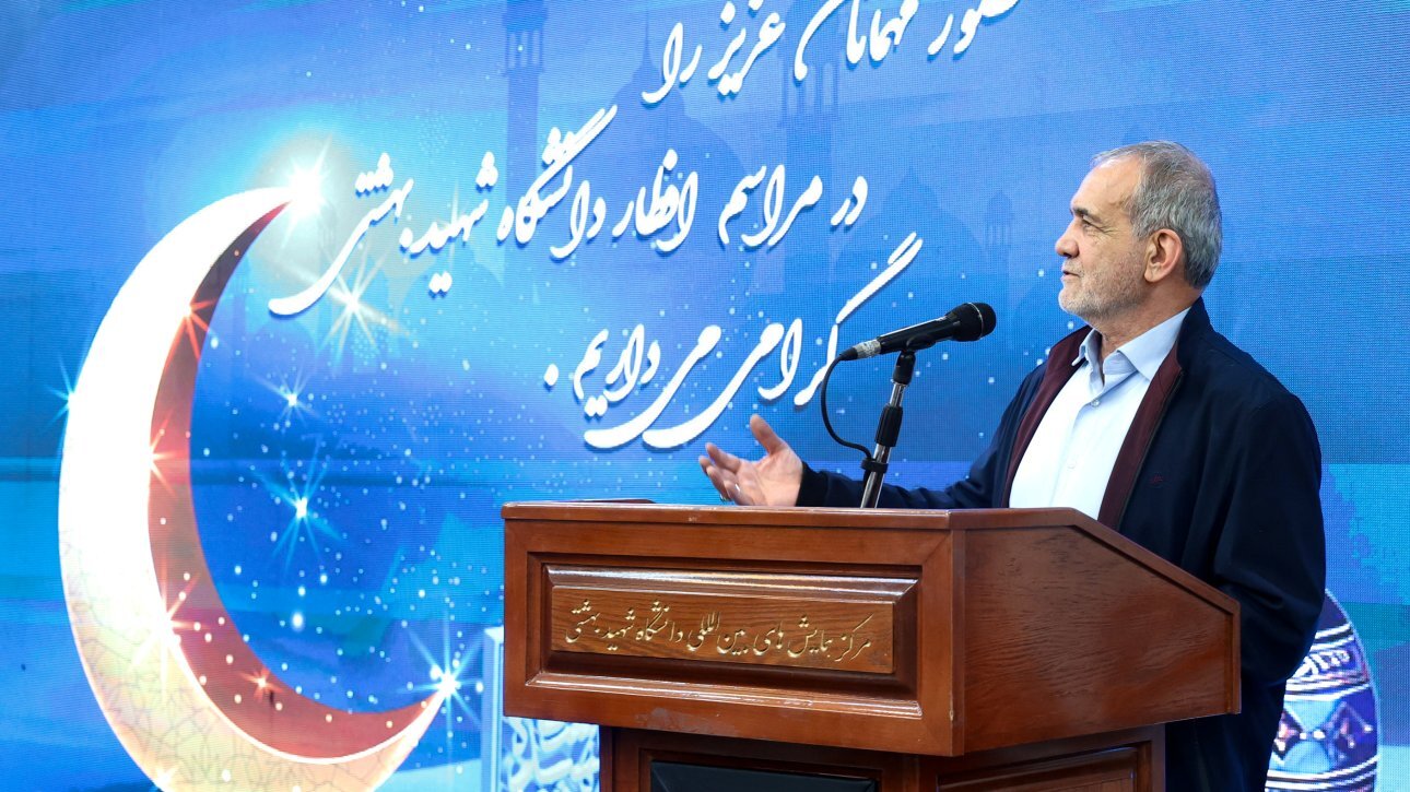 رئیس‌جمهور: دانشگاه و اساتید برای کمک به حل مشکلات به میدان بیایند